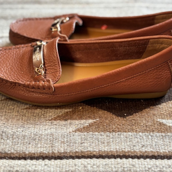 Coach Olive Loafer Flats, Tan Pebbled Leather, Gold Chain Hardware, Size 6B - Picture 7 of 8